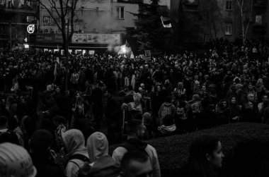 15 Mart 2025 - Belgrad, Sırbistan. Yolsuzluğa ve rejime karşı öğrenciler tarafından düzenlenen protestolar ve toplu mitingler. Ana slogan Pumpaj 'dı..