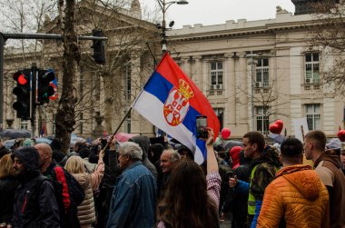15 Mart 2025 - Belgrad, Sırbistan. Yolsuzluğa ve rejime karşı öğrenciler tarafından düzenlenen protestolar ve toplu mitingler. Ana slogan Pumpaj 'dı..