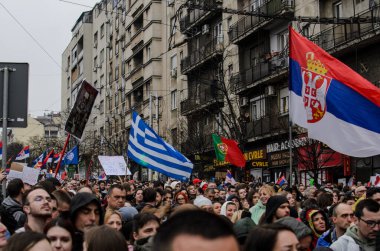 15 Mart 2025 - Belgrad, Sırbistan. Yolsuzluğa ve rejime karşı öğrenciler tarafından düzenlenen protestolar ve toplu mitingler. Ana slogan Pumpaj 'dı..