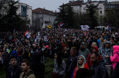 15 Mart 2025 - Belgrad, Sırbistan. Yolsuzluğa ve rejime karşı öğrenciler tarafından düzenlenen protestolar ve toplu mitingler. Ana slogan Pumpaj 'dı..