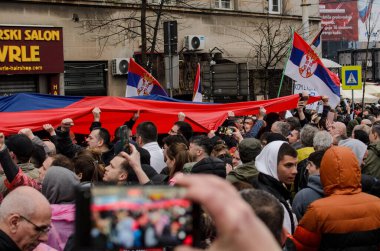 15 Mart 2025 - Belgrad, Sırbistan. Yolsuzluğa ve rejime karşı öğrenciler tarafından düzenlenen protestolar ve toplu mitingler. Ana slogan Pumpaj 'dı..