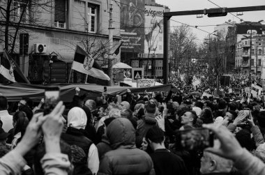 15 Mart 2025 - Belgrad, Sırbistan. Yolsuzluğa ve rejime karşı öğrenciler tarafından düzenlenen protestolar ve toplu mitingler. Ana slogan Pumpaj 'dı..