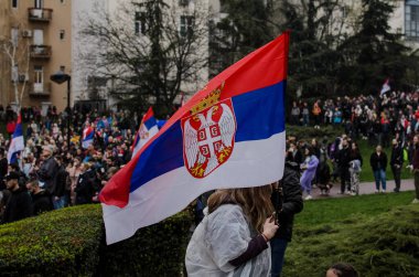 15 Mart 2025 - Belgrad, Sırbistan. Yolsuzluğa ve rejime karşı öğrenciler tarafından düzenlenen protestolar ve toplu mitingler. Ana slogan Pumpaj 'dı..