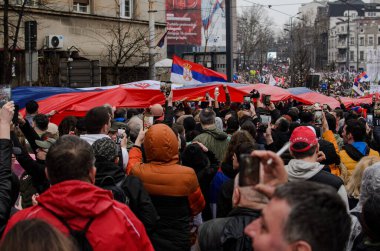 15 Mart 2025 - Belgrad, Sırbistan. Yolsuzluğa ve rejime karşı öğrenciler tarafından düzenlenen protestolar ve toplu mitingler. Ana slogan Pumpaj 'dı..