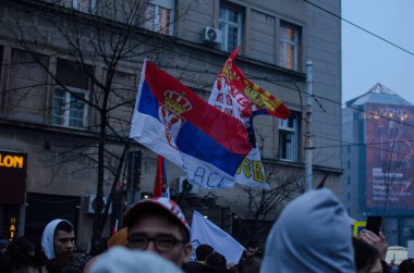 15 Mart 2025 - Belgrad, Sırbistan. Yozlaşmış sistemin tüm insanları ve kurbanları için adalet arayan öğrencilerin düzenlediği bir protestoda, Sırbistan tarihindeki en fazla sayıda insan.