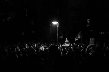 15 Mart 2025 - Belgrad, Sırbistan. Sırbistan tarihinin en büyük protestosu, yozlaşmış sistemin tüm insanları ve kurbanları için adalet isteyen öğrenciler tarafından yönetiliyor..