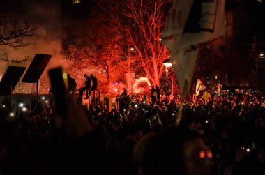 15 Mart 2025 - Belgrad, Sırbistan. Yozlaşmış sistemin tüm insanları ve kurbanları için adalet isteyen öğrenciler tarafından tarihteki en büyük toplantı.. 