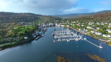 İskoçya Havacılık Manzaralı Tarbert Balıkçı Köyü