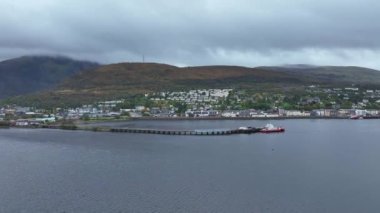 Fort William kasabası Ben Nevis Hava Manzarası 'nın eteklerinde.