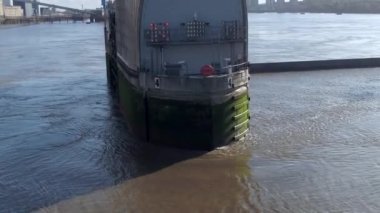 Thames Bariyeri, Londra 'yı yüksek gelgitler sırasında sel baskınlarından koruyor