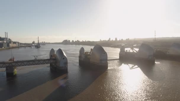 Pembatas London Pembatas Perlindungan Terhadap Tinggi Tides Dan Air Banjir — Stok Video