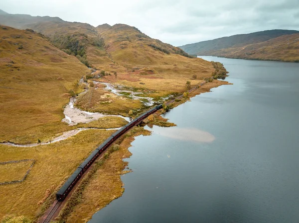 Dampfzug Schottland Fährt Loch Den Highlands Vorbei — Stockfoto