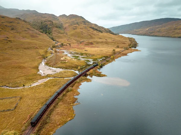 Dampfzug Schottland Fährt Loch Den Highlands Vorbei — Stockfoto