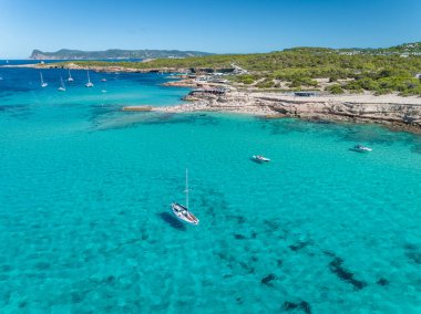 Pahalı Motor Yatı Huzurlu Turkuaz Körfezi 'ne Bağlı
