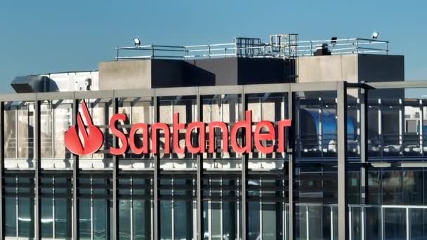 Santander Banco Sede Edifício Logotipo — Vídeo de Stock