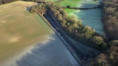 Hızlı Banliyö Treni Bir Tünelden Geçerek Londra 'ya Gidiyor