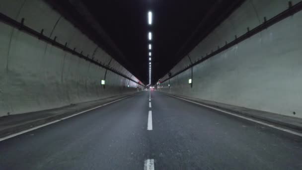 Kosong Road Tunnel Selama Pekerjaan — Stok Video