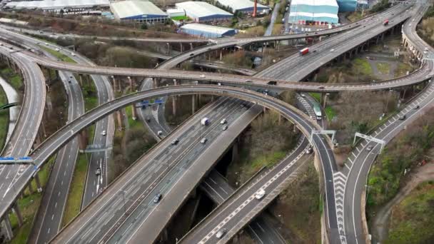 Luftaufnahme Von Fahrzeugen Die Auf Der Spaghetti Kreuzung Fahren — Stockvideo
