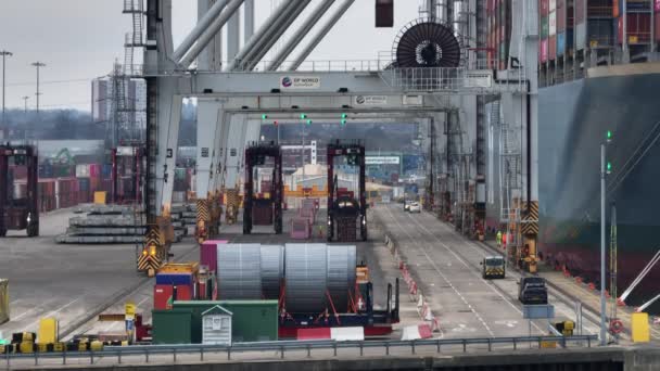 Port Southampton January 2023 Docks Handling Containers Cargo Ship — Stockvideo