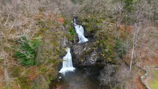 Eas Chia Aig Vodopády Podél Pobřeží Lock Arkaig Skotsku — Stock video