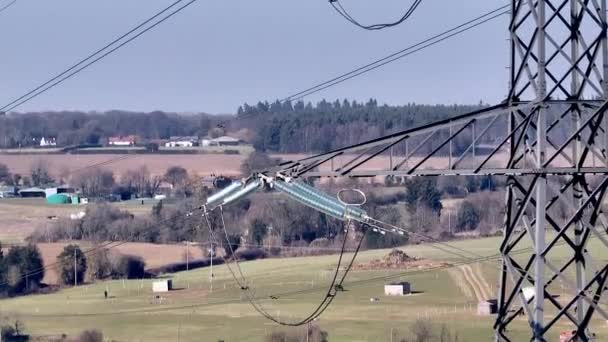 Industrielle Hochspannungs Gittermasten Für Stromleitungen — Stockvideo