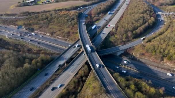 Vehículos Rush Hour Conducen Intercambio Autopistas Vista Aérea Del Reino — Vídeo de stock