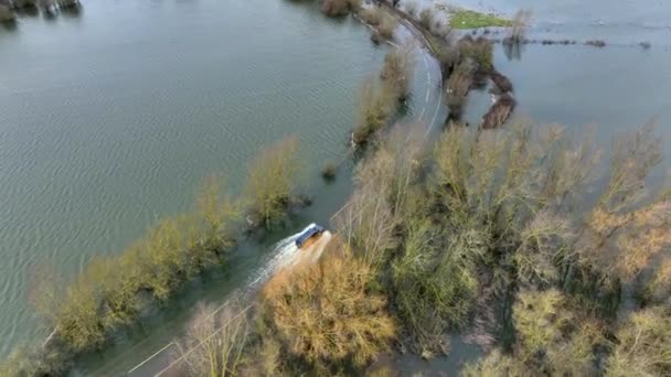 Conduite Véhicule Travers Une Route Inondée Vue Aérienne — Video