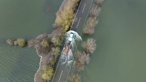 浸水した道路を走行する車両 Airial View — ストック動画