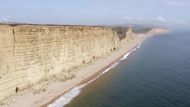 Vysoké Pískovcové Útesy Západního Zálivu Podél Jurského Pobřeží Jižní Anglie — Stock video