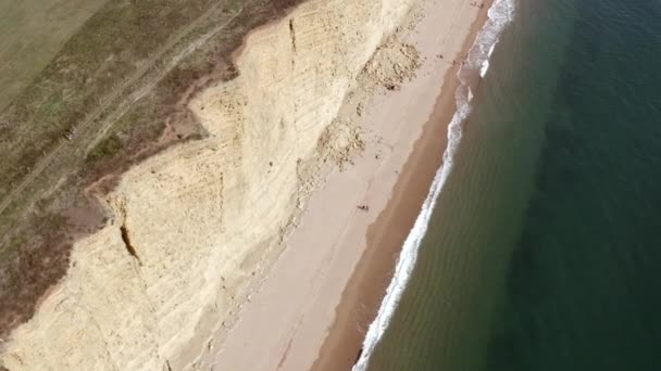 West Bay Sandstone Cliffs Com Vista Para Mar Inglaterra — Vídeo de Stock