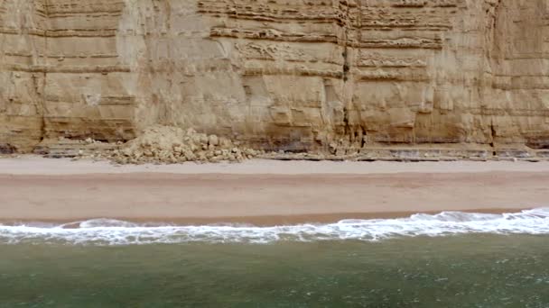 Tall Sandstone Cliffs West Bay Longo Costa Jurássica Sul Inglaterra — Vídeo de Stock