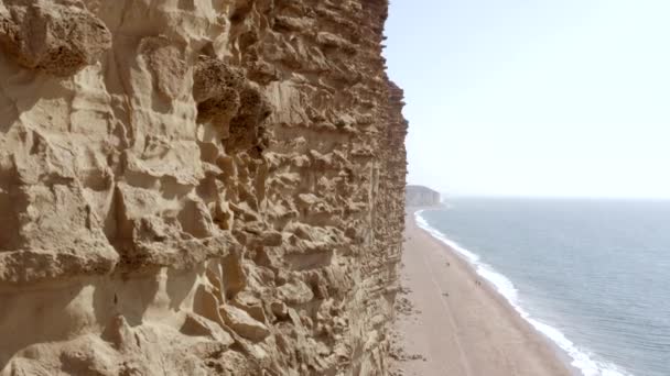 Tall Sandstone Cliffs West Bay Longo Costa Jurássica Sul Inglaterra — Vídeo de Stock