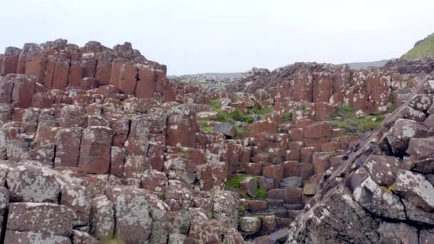 Hexagonal Basalt Rock Formation Giant Causeway Noord Ierland — Stockvideo