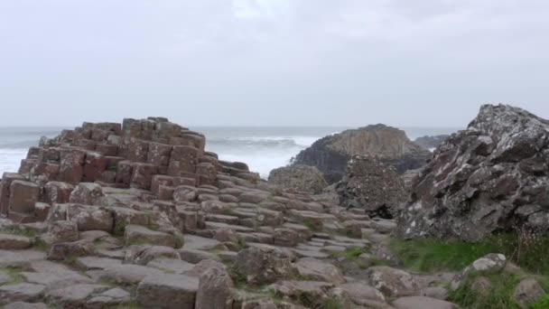 Formação Hexagonal Rocha Basalto Calçada Dos Gigantes Irlanda Norte — Vídeo de Stock