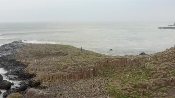 Hexagonální Čedičový Skalní Útvar Obří Lávky Severním Irsku — Stock video