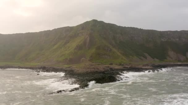Giant Causeway Basalt Rock Formation Северной Ирландии — стоковое видео