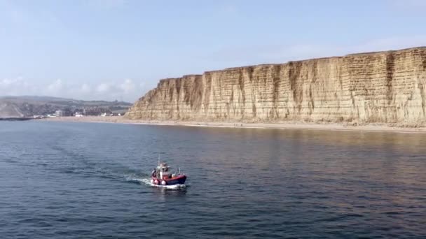 Коммерческий Рыболовный Судно Море Великобритании — стоковое видео