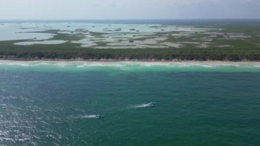 Balıkçı teknesiyle Meksika 'ya turistleri balık avlamaya götürürüz.