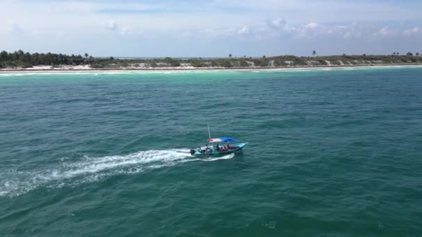 在海上钓鱼游览船带领游客到加勒比海捕鱼 — 图库视频影像