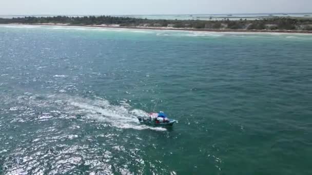 Halászhajó Tengeren Turistákat Visz Karib Tenger Halászatára — Stock videók