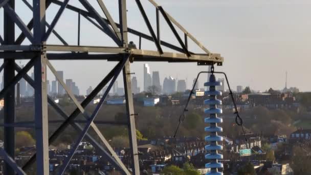 Elektrisk Effekt Pylon Och London Skyline Antenn View — Stockvideo