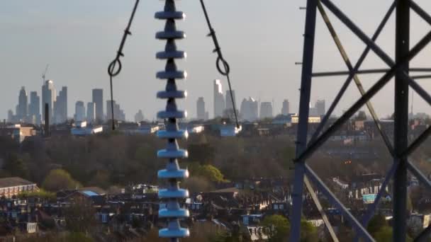 Elektrisk Effekt Pylon Och London Skyline Antenn View — Stockvideo