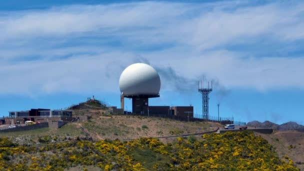 Stacja Radar Górski Maderze Atop Pico Areeiro — Wideo stockowe