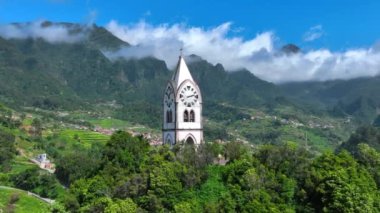 Sao Vicente Madeira 'daki Güzel Şapel ve Saat Kulesi