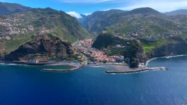 Portekiz 'in Madeira Adası' ndaki Ribeira Brava Kasabası