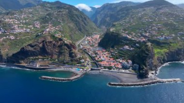 Portekiz 'in Madeira Adası' ndaki Ribeira Brava Kasabası