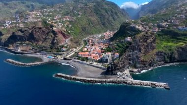 Portekiz 'in Madeira Adası' ndaki Ribeira Brava Kasabası