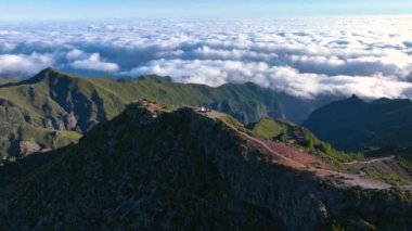 Pico Ruivo Zirvesi Madeira 'nın en yüksek dağı