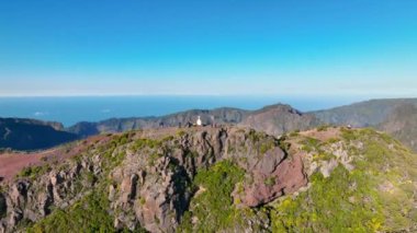 Yazın Pico Ruivo Zirvesi Madeira 'nın en uzun dağı