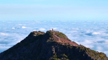 Pico Ruivo Zirvesi Madeira 'nın en yüksek dağı